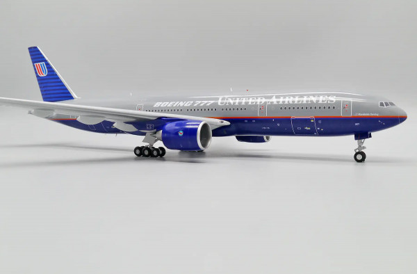 JC Wings Boeing 777-200 United "Battleship" N777UA 1:200 Modellflugzeug