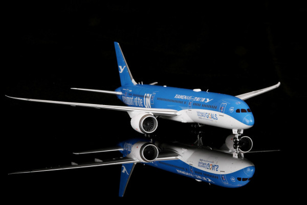 SQ Wings Boeing 787-9 Xiamen "Support UN" B-1356 1:200 Modellflugzeug
