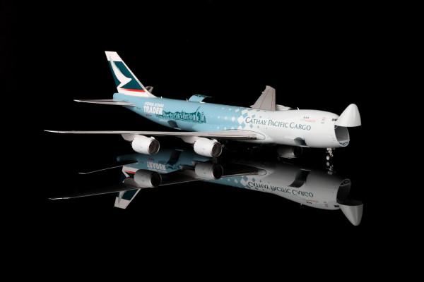 SQ Wings Boeing 747-8F Cathay Pacific Cargo B-LJA 1:200 Modellflugzeug
