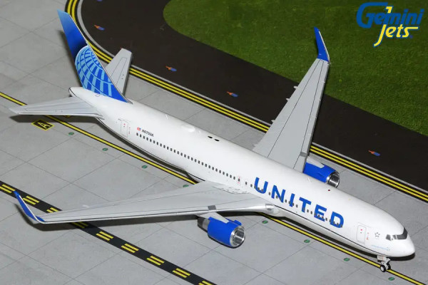 GeminiJets Boeing 767-300ER United N670UA 1:200 Modellflugzeug