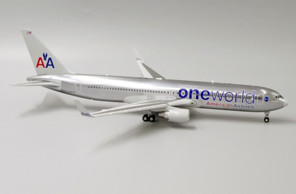 Boeing 767-300ER American Airlines "OneWorld Livery" N395AN Scale 1/200