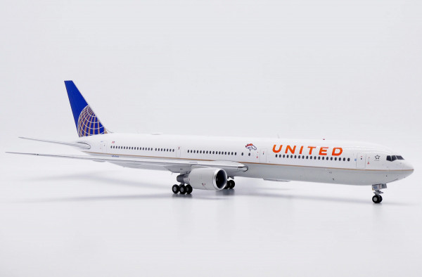 JC Wings Boeing 767-400ER United "Denver Broncos" N76064 1:200 Modellflugzeug