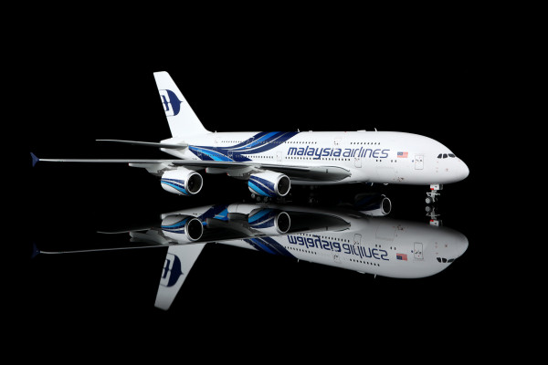 SQ Wings Airbus A380-800 Malaysia 9M-MNB 1:200 Modellflugzeug