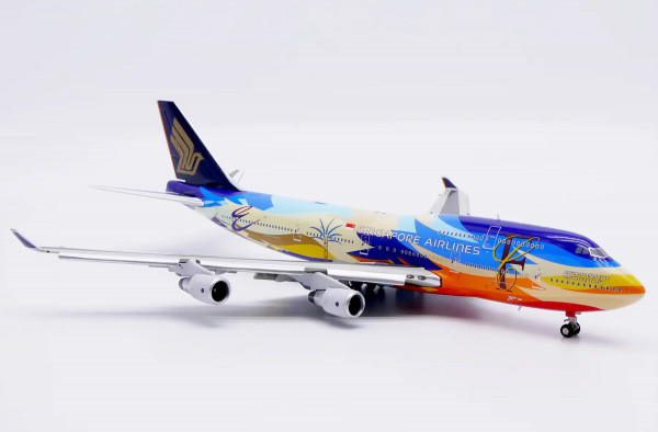 JC Wings Boeing 747-400 Singapore "Tropical" Flaps Down 9V-SPK 1:400 Modellflugzeug