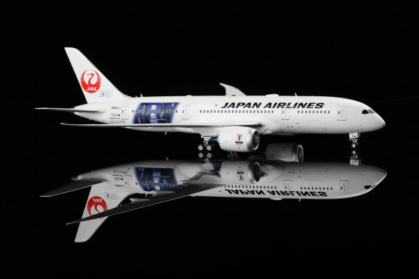 SQ Wings Boeing 787-8 JAL Japan "Spirit of Victory" JA841J 1:200 Modellflugzeug