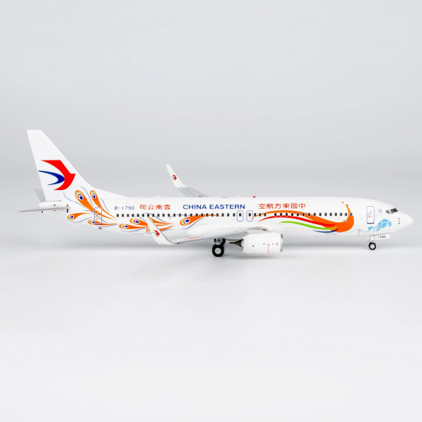 NG Model Boeing 737-800 China Eastern "Yunnan Peacock" orange B-1790 1:200 Modellflugzeug