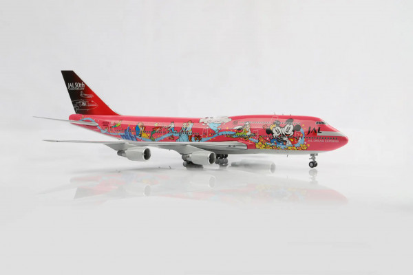 SQ Wings Boeing 747-400 JAL Japan NO.2 "JAL 50th Anniversary (Pink) Disney" Flaps Down JA8904 1:200 Modellflugzeug