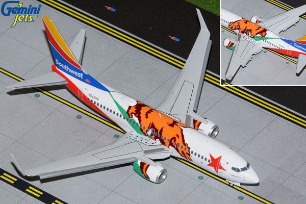 Boeing 737-700W Southwest Airlines "California One" Flaps Down Version N943WN Scale 1/200