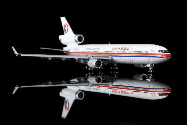 HX Models McDonnell Douglas MD-11 China Eastern Flaps Down B-2175 1:400 Modellflugzeug