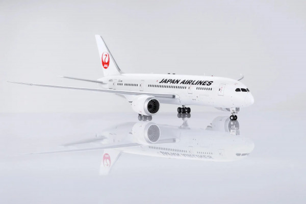 SQ Wings Boeing 787-8 JAL Japan JA825J 1:200 Modellflugzeug
