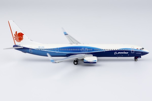 Boeing 737-900ER/w Lion Air "Dreamliner cs" PK-LFG Scale 1/400