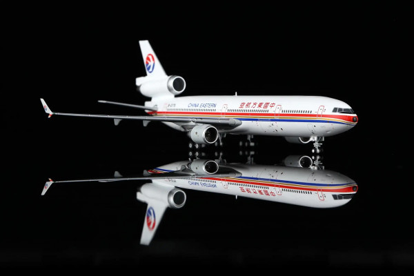 HX Models McDonnell Douglas MD-11 China Eastern B-2175 1:400 Modellflugzeug