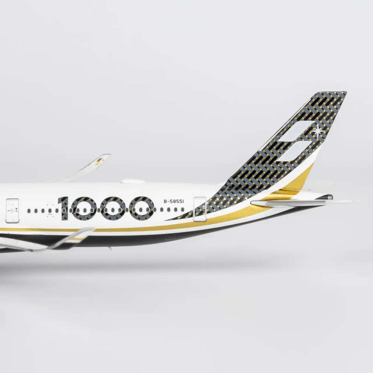 NG Model Airbus A350-1000 Starlux Carbon Fiber B-58551 1:400