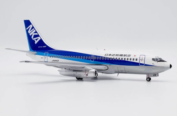 JC Wings Boeing 737-200 Nihon Kinkyori Airways polished JA8413 1:200 Modellflugzeug