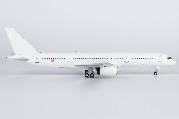 NG Model Boeing C-32B U.S. Air Force USAF 00-9001 1:200 Modellflugzeug