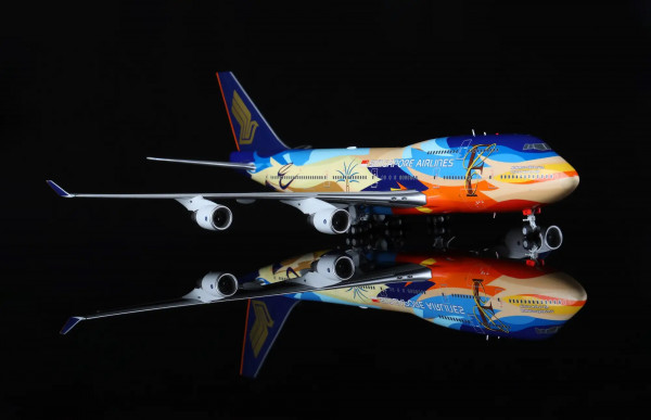 SQ Wings Boeing 747-400 Singapore "Tropical" 9V-SPK 1:200 Modellflugzeug