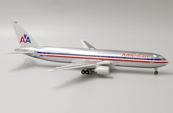 Boeing 767-300ER American Airlines N374AA Scale 1/200