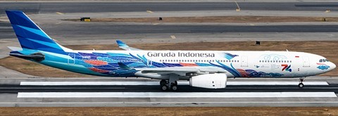 JC Wings Airbus A330-300 Garuda Indonesia "Kembara Angkasa" PK-GPZ 1:400 Modellflugzeug