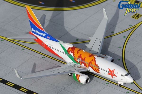 Boeing 737-700 Southwest Airlines "California One" N943WN Scale 1/400