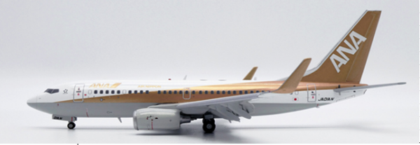 JC Wings Boeing 737-700 All Nippon (ANA) "Gold" JA01AN 1:200 Modellflugzeug