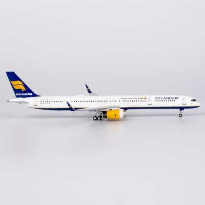 Modello Aereo NG Model NGM17000 B767-300ER Con Motori CF6 - Scala 1:400 - Preassemblato - Foto 3