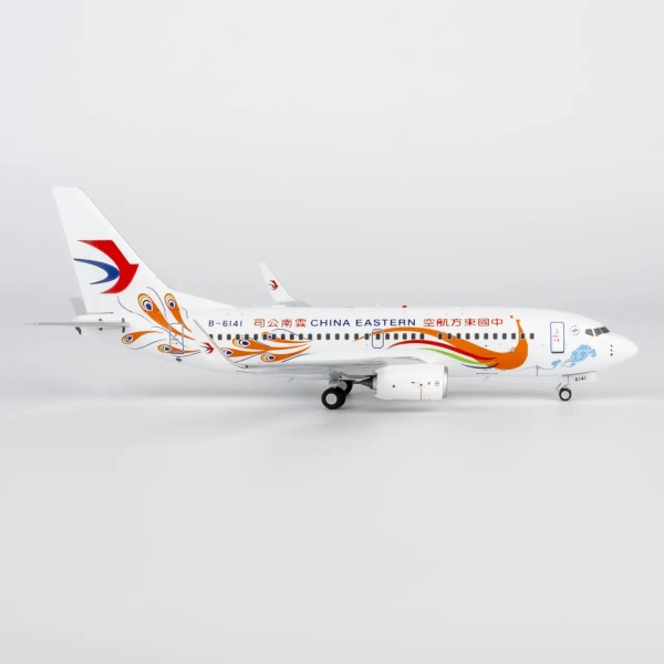 NG Model Boeing 737-700 China Eastern "Yunnan Peacock" orange B-6141 1:200 Modellflugzeug