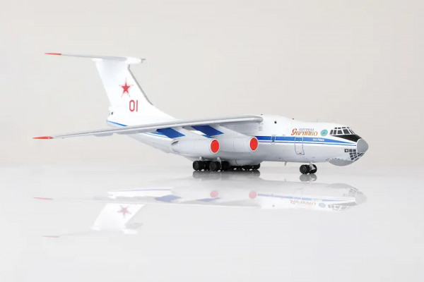 SQ Wings Ilyushin IL-76 Russian Air Force Red 01 1:200 Modellflugzeug