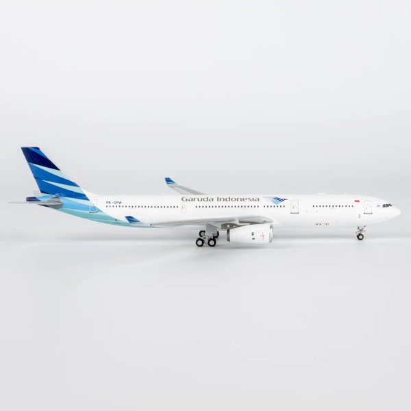 NG Model Airbus A330-300 Garuda Indonesia PK-GPW 1:400 Modellflugzeug