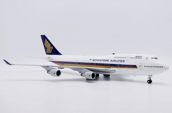 JC Wings Boeing 747-400 Singapore "Megatop" 9V-SPM 1:200 Modellflugzeug