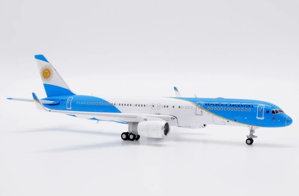 JC Wings Boeing 757-200 Argentina A.F. ARG-01 1:400 Modellflugzeug