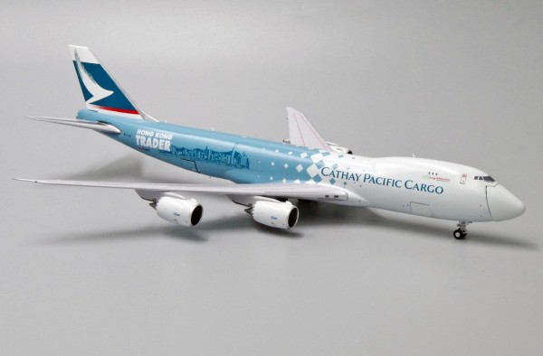 JC Wings Boeing 747-8F Cathay Pacific Cargo "Hong Kong Trader" B-LJA 1:400 Modellflugzeug