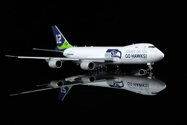 HX Models Boeing 747-400 House Color Flaps Down N841BA 1:400 Modellflugzeug