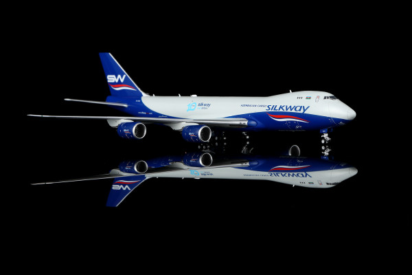 HX Models Boeing 747-8F Silk Way West Interactive VQ-BVB 1:400 Modellflugzeug
