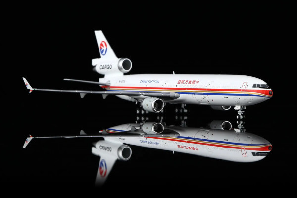 HX Models McDonnell Douglas MD-11 China Eastern Interactive B-2173 1:400 Modellflugzeug