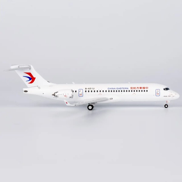 NG Model COMAC C909 (ARJ21-700) China Eastern B-651U 1:200 Modellflugzeug