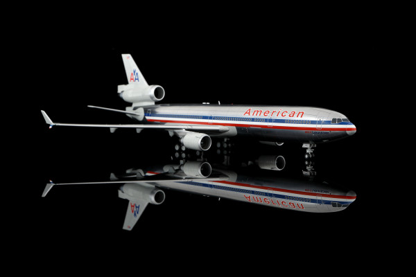 SQ Wings McDonnell Douglas MD-11 American Flaps Down N1766A 1:200 Modellflugzeug