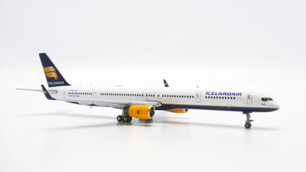 JC Wings Boeing 757-300 Icelandair "With Winglet" TF-FIX 1:400 Modellflugzeug
