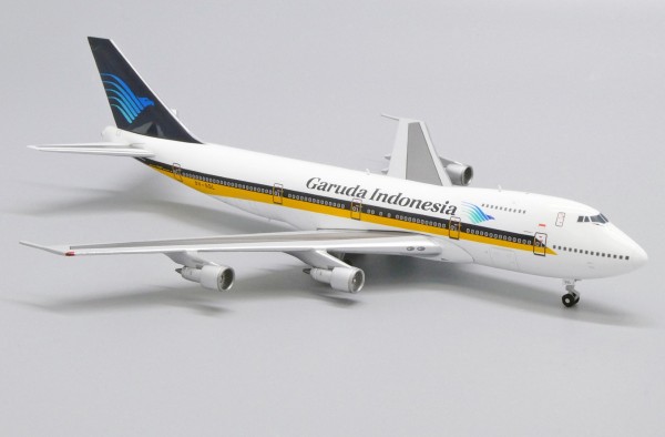 Boeing 747-200 Garuda Indonesia 9V-SQL Scale 1/400