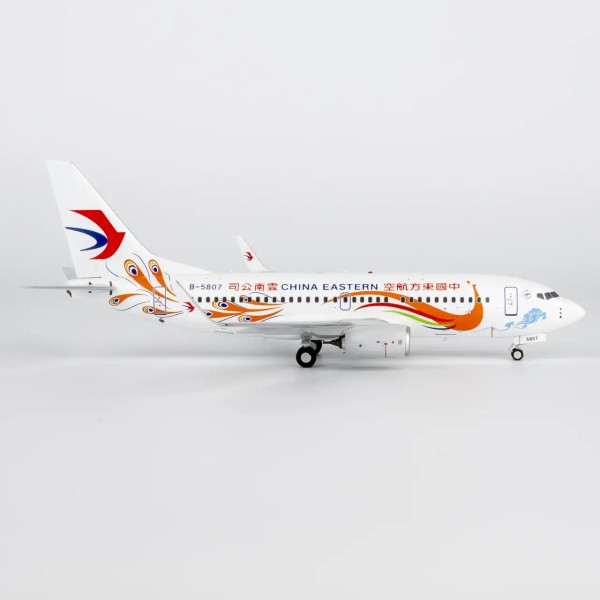 NG Model Boeing 737-700 China Eastern "Yunnan Peacock" orange B-5807 1:200 Modellflugzeug