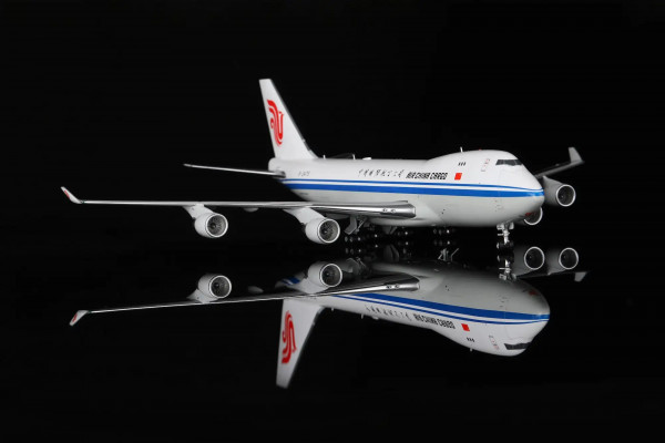 SQ Wings Boeing 747-400F Air China Cargo Interactive B-2475 1:200 Modellflugzeug