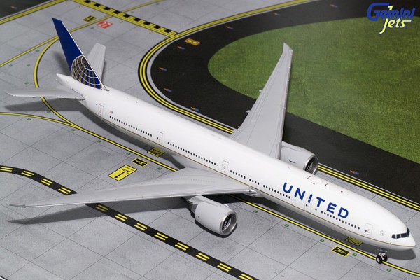Boeing 777-300ER United Airlines N2331U Scale 1/200