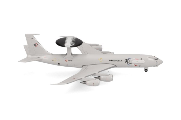 Herpa Wings Boeing E-3F Sentry French Air Force "Charognard" 36-CB 1:500 Modellflugzeug