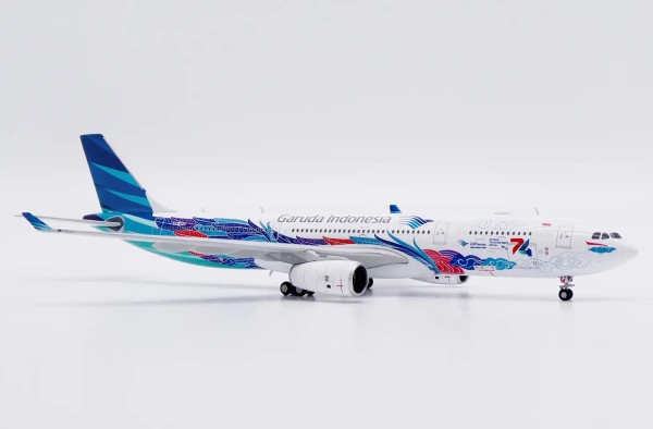 JC Wings Airbus A330-300 Garuda Indonesia "Kembara Angkasa" PK-GPZ 1:400 Modellflugzeug