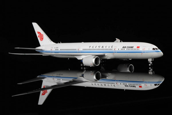SQ Wings Boeing 787-9 Air China B-7878 1:200 Modellflugzeug