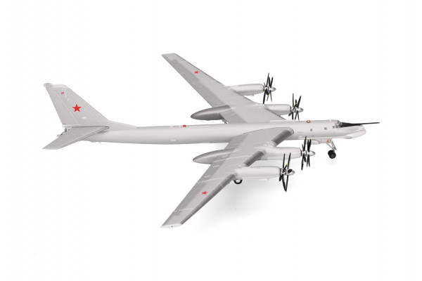 Herpa Wings Tupolev Tu-95 Soviet Air Force Chagan Air Base 1:200 Modellflugzeug