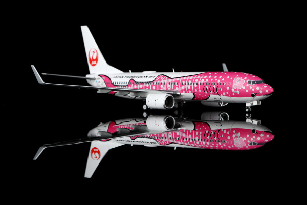 SQ Wings Boeing 737-800 JTA Japan Transocean "Sakura Jimbei" Flaps Down JA06RK 1:200 Modellflugzeug