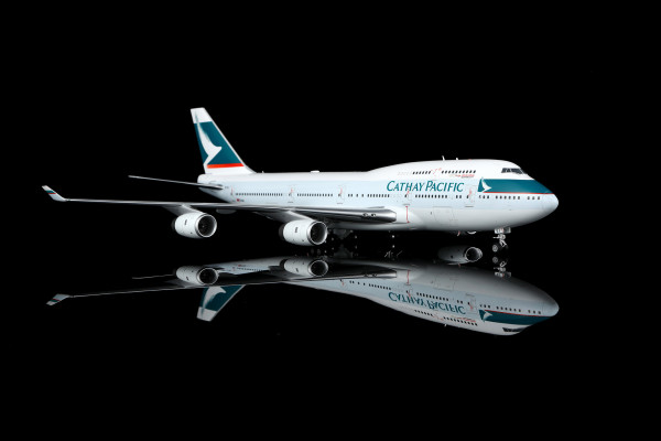 SQ Wings Boeing 747-400 Cathay Pacific B-HUJ 1:200 Modellflugzeug