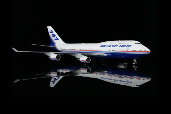 SQ Wings Boeing 747-400 House Color N747ER 1:200 Modellflugzeug