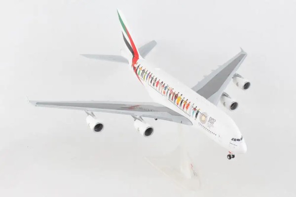 Herpa Wings Airbus A380-800 Emirates "Year of Tolerance" A6-EVB 1:200 Modellflugzeug