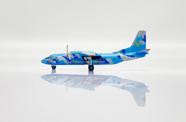 JC Wings Antonov AN-26 Ukrainian Air Force 08 1:400 Modellflugzeug